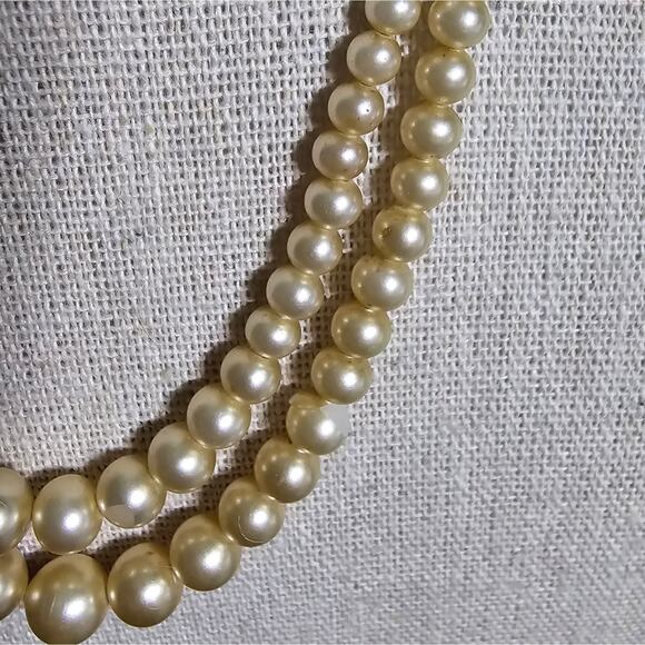 VINTAGE graduated glass pearls double strand with rhinestone clasp - Picture 2 of 7